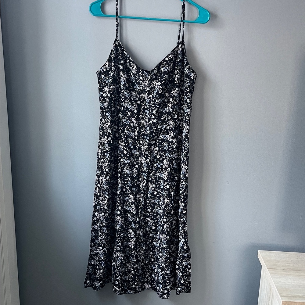 Uniqlo Black and White Floral Midi Dress women's large